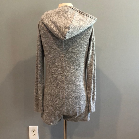 Abercrombie and Fitch - Picture 4 of 8